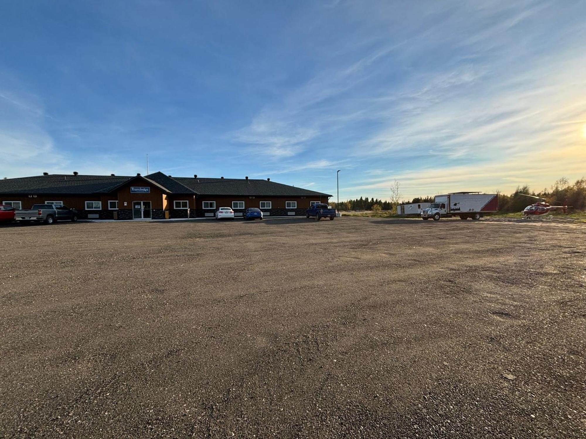 Travelodge By Wyndham Cochrane Exterior photo